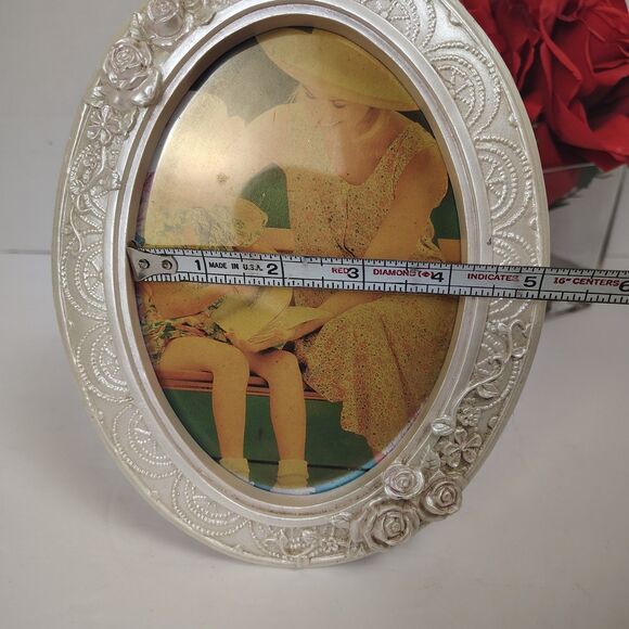 Vintage 90s White Oval Picture Frame Floral Embossed Shabby Chic Victorian Style - Picture 7 of 7